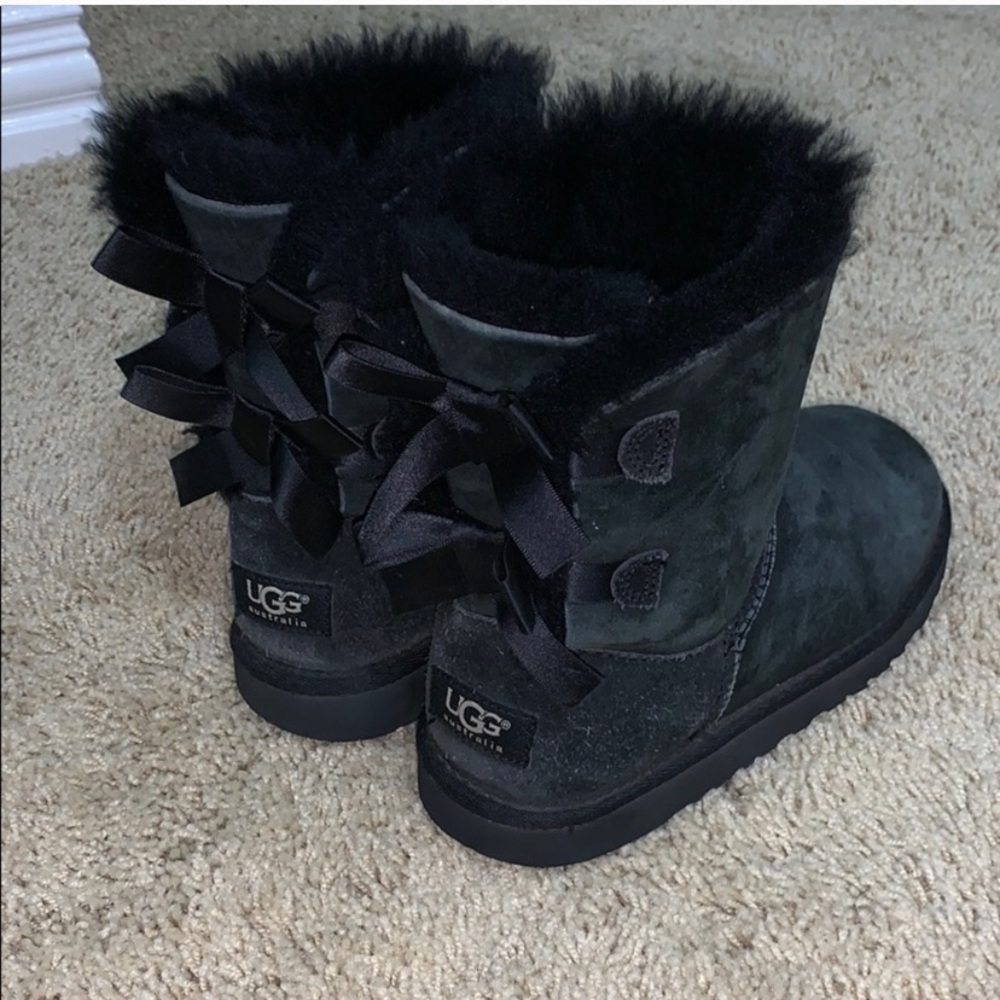 Black Triple bow uggs